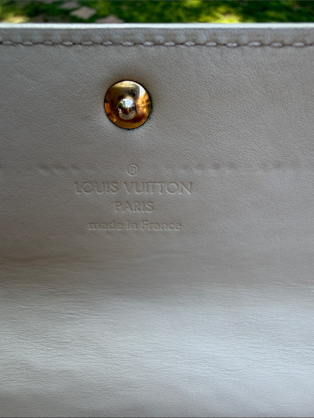 Louis Vuitton Shiny Cream Vernis Monogram Wallet with Gold Button - Picture 9 of 17
